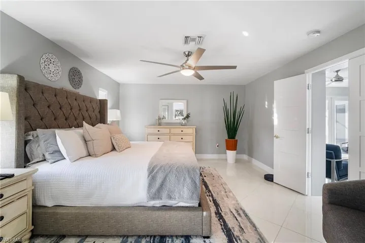 Bedroom with ceiling fan