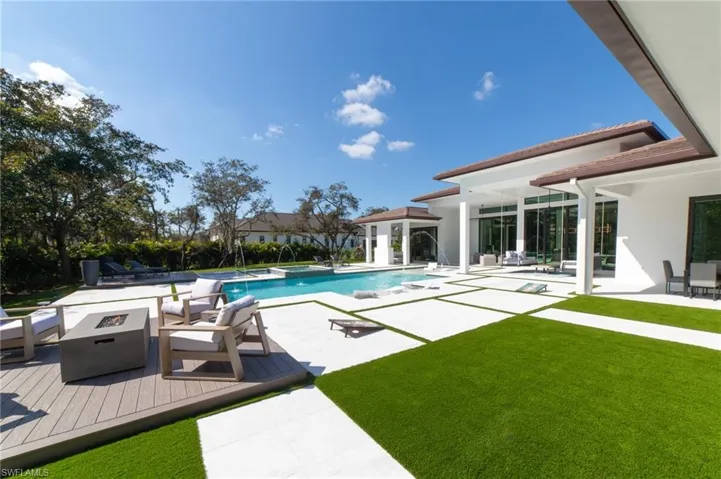 Outdoor firepit