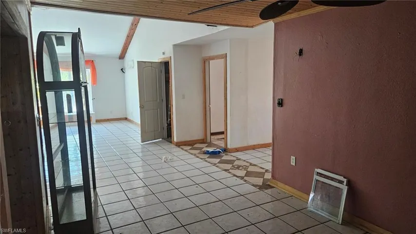 Unfurnished room with light tile patterned floors and a ceiling fan