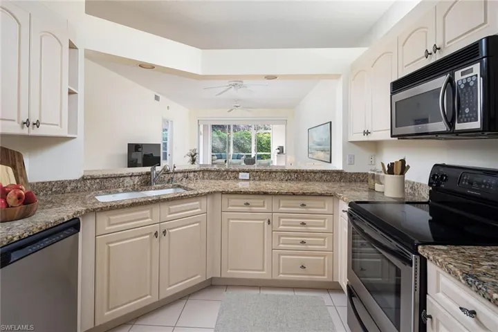 7049  Barrington  CIR, Naples, FL 34108