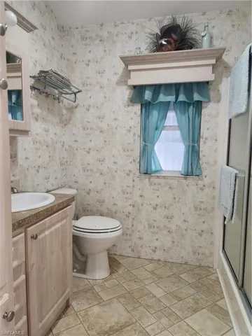 With walkin shower