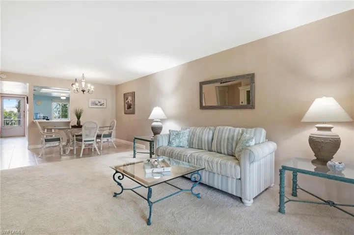 Midtown location close to shopping, dining, River District