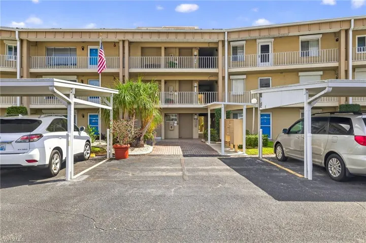 Midtown 2/2 in friendly 55+ condo by pool