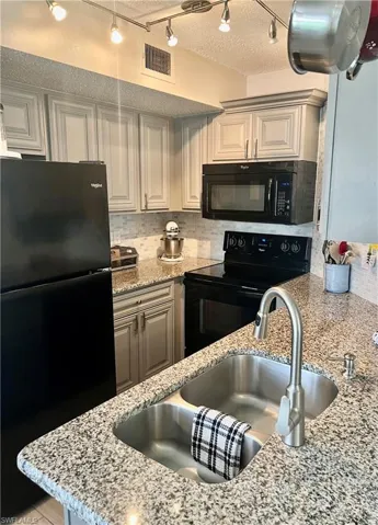 UPDATED CABINETS /COUNTER TOPS