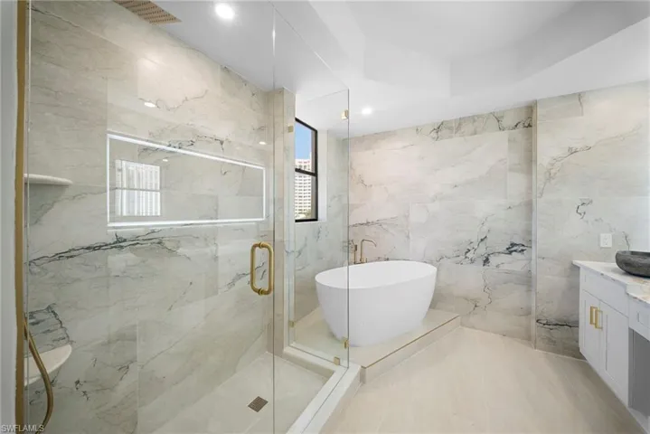 7008  Pelican Bay  BLVD, Naples, FL 34108