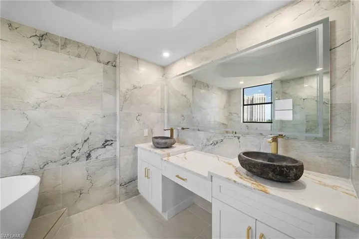 7008  Pelican Bay  BLVD, Naples, FL 34108