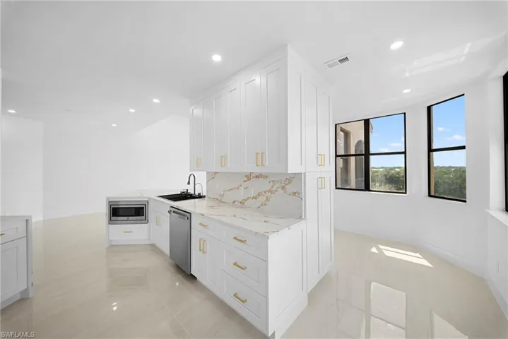 7008  Pelican Bay  BLVD, Naples, FL 34108