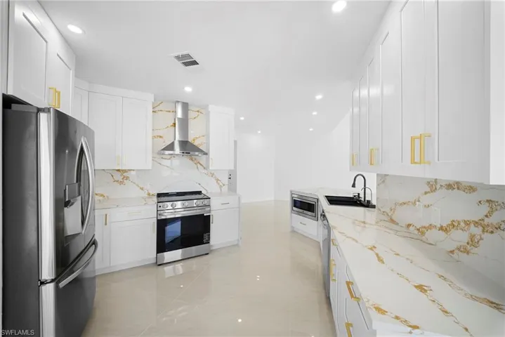 7008  Pelican Bay  BLVD, Naples, FL 34108