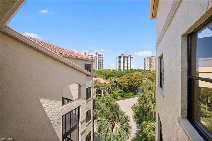 7008  Pelican Bay  BLVD, Naples, FL 34108