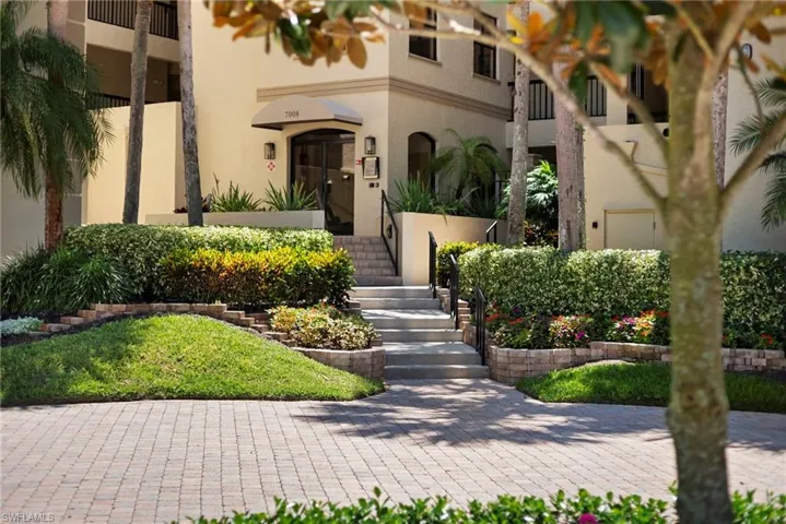 7008  Pelican Bay  BLVD, Naples, FL 34108