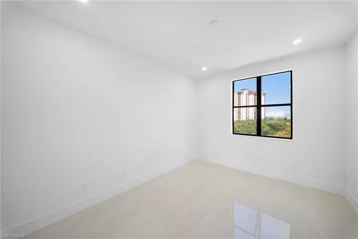 7008  Pelican Bay  BLVD, Naples, FL 34108