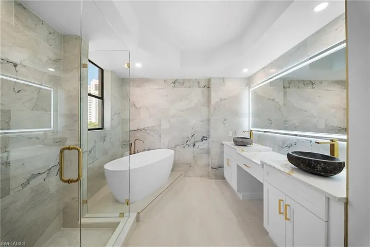 7008  Pelican Bay  BLVD, Naples, FL 34108