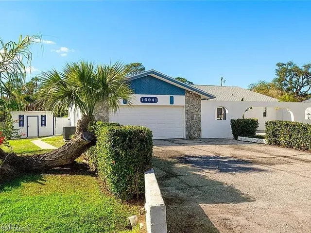 16941 Carolyn Ln, North Fort Myers, Florida 33917