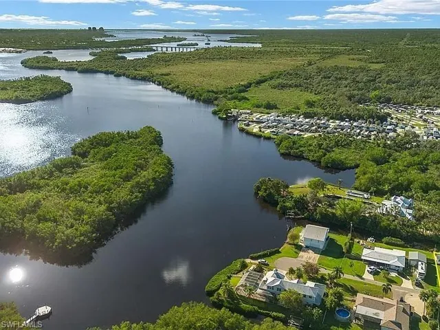 16941 Carolyn Ln, North Fort Myers, Florida 33917