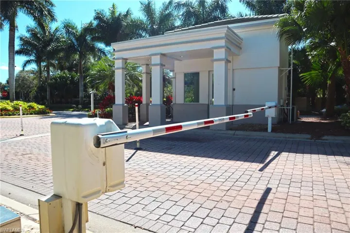 Guard Gate entrance to Fairway Isles