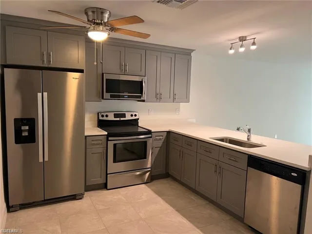 6064 Laurelwood Dr, Fort Myers, Florida 33905