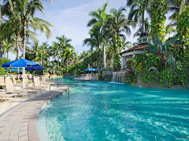 Club Pool, Back