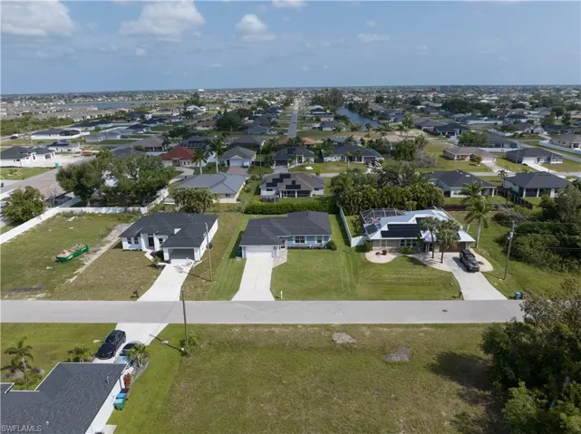 635 NW 2nd  LN, Cape Coral, FL 33993