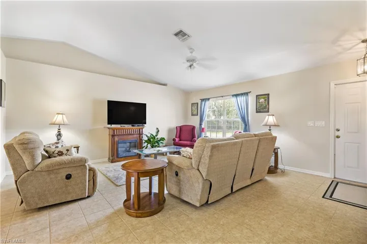 635 NW 2nd  LN, Cape Coral, FL 33993
