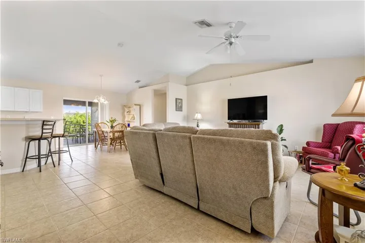 635 NW 2nd  LN, Cape Coral, FL 33993