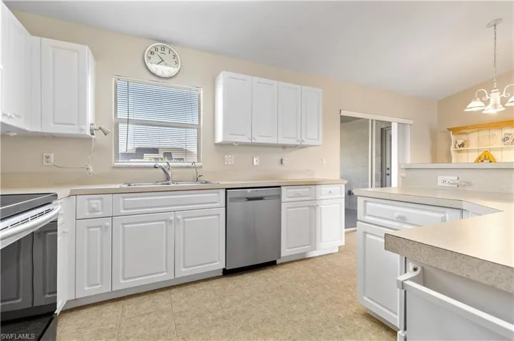 635 NW 2nd  LN, Cape Coral, FL 33993