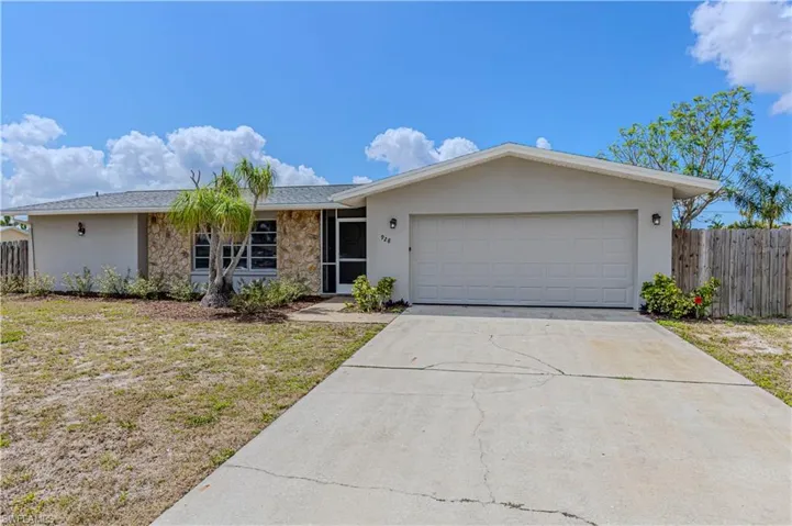 928 SE 35th  ST, Cape Coral, FL 33904