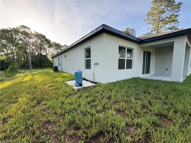 1030 Green Field St, Lehigh Acres, Florida 33974