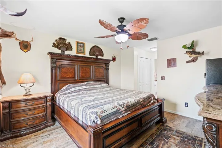 Bedroom featuring light wood-style flooring, a ceiling fan, and a closet