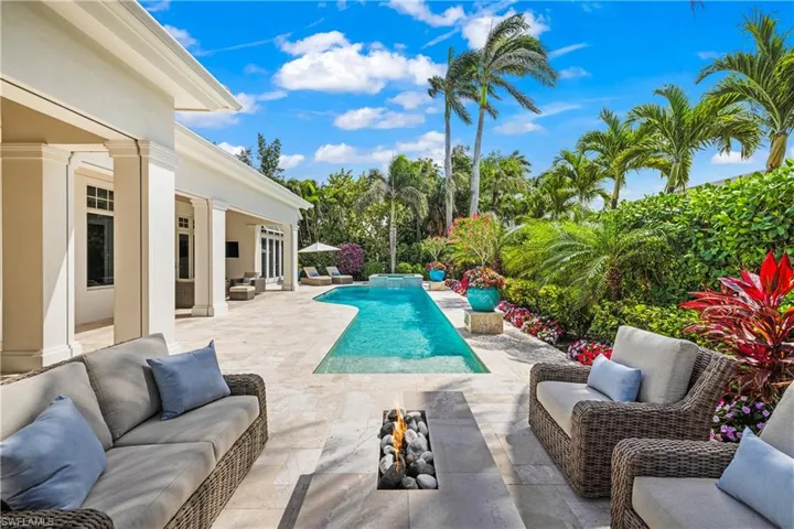 532 Pine Grove Ln, Naples, Florida 34103