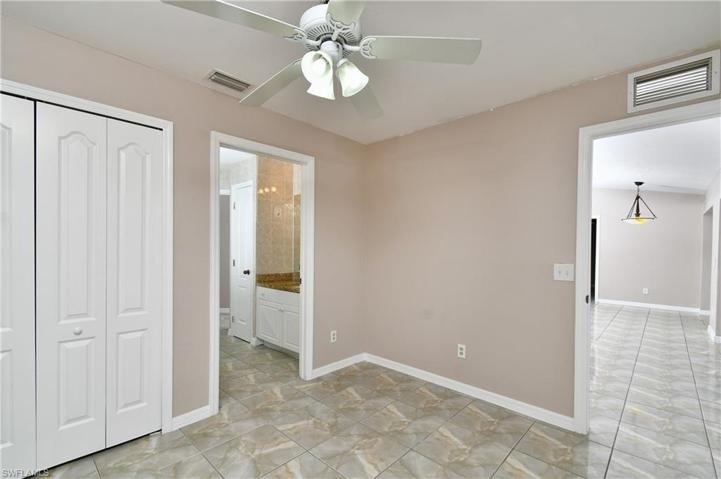 Jack and Jill bathroom. Both bedrooms share bathroom.