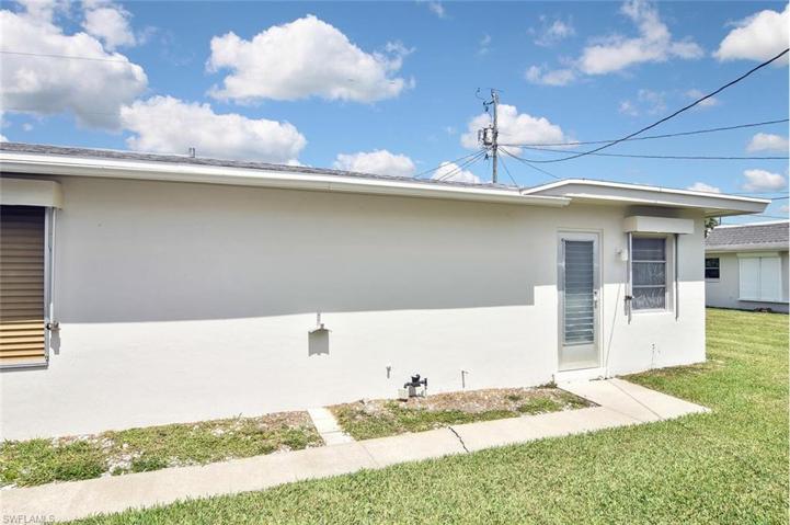 2331  Jacaranda  CT, LEHIGH ACRES, FL 33936