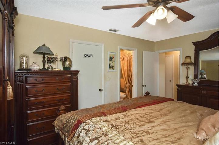 2331  Jacaranda  CT, LEHIGH ACRES, FL 33936
