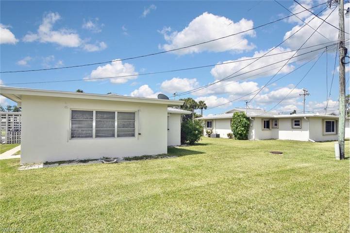 2331  Jacaranda  CT, LEHIGH ACRES, FL 33936