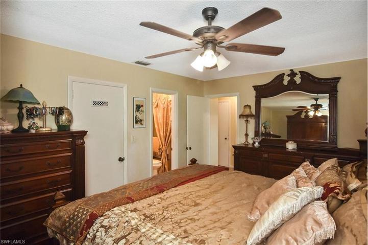 2331  Jacaranda  CT, LEHIGH ACRES, FL 33936