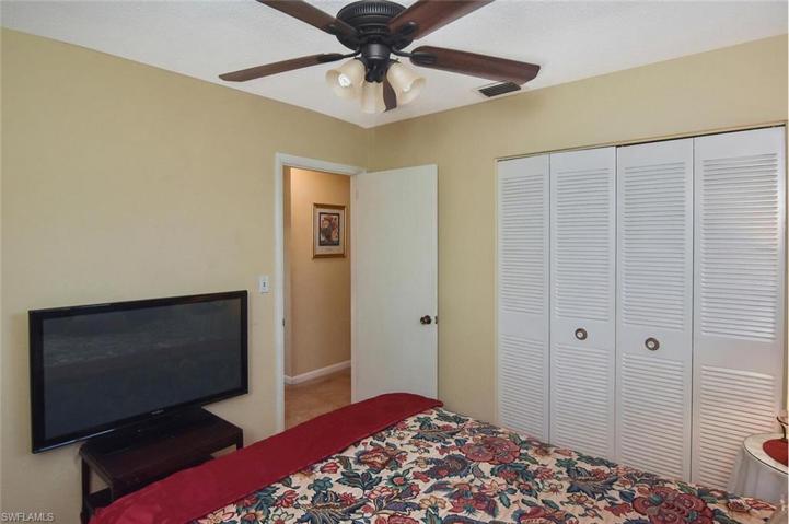 2331  Jacaranda  CT, LEHIGH ACRES, FL 33936