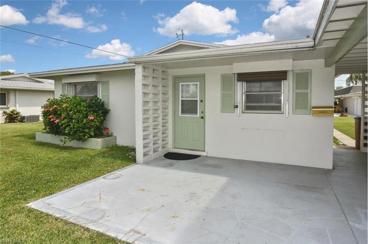 2331  Jacaranda  CT, LEHIGH ACRES, FL 33936