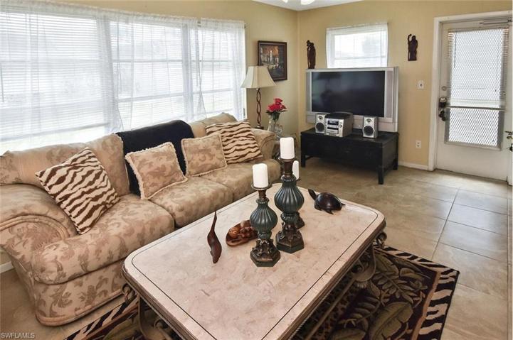 2331  Jacaranda  CT, LEHIGH ACRES, FL 33936