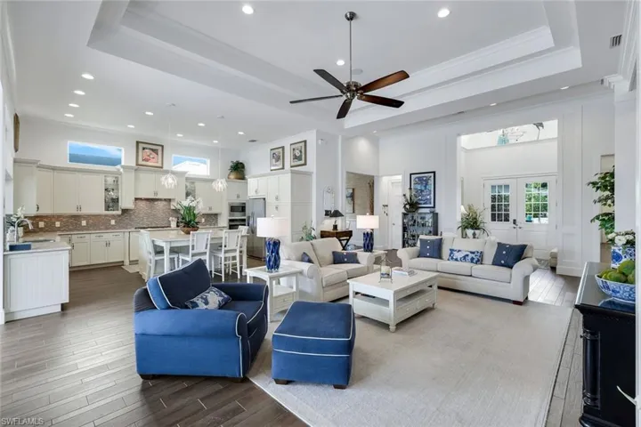6460 Pembroke Way, Naples, Florida 34113