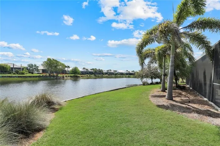 6460 Pembroke Way, Naples, Florida 34113