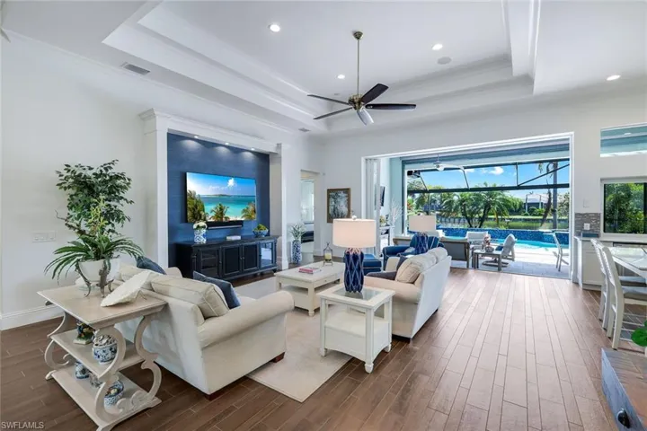 6460 Pembroke Way, Naples, Florida 34113