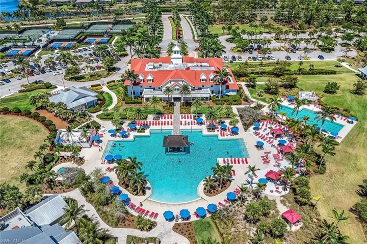 6460 Pembroke Way, Naples, Florida 34113