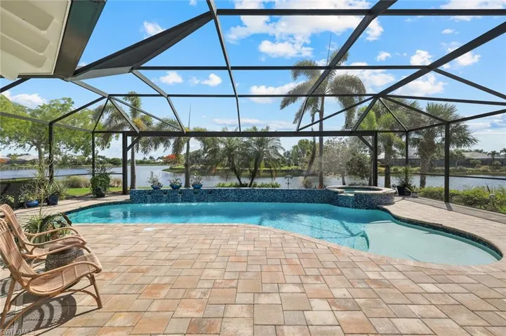 6460 Pembroke Way, Naples, Florida 34113