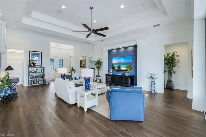 6460 Pembroke Way, Naples, Florida 34113