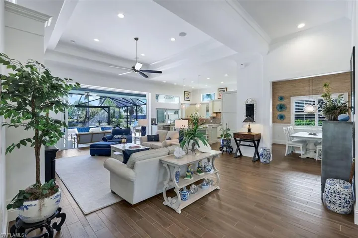 6460 Pembroke Way, Naples, Florida 34113