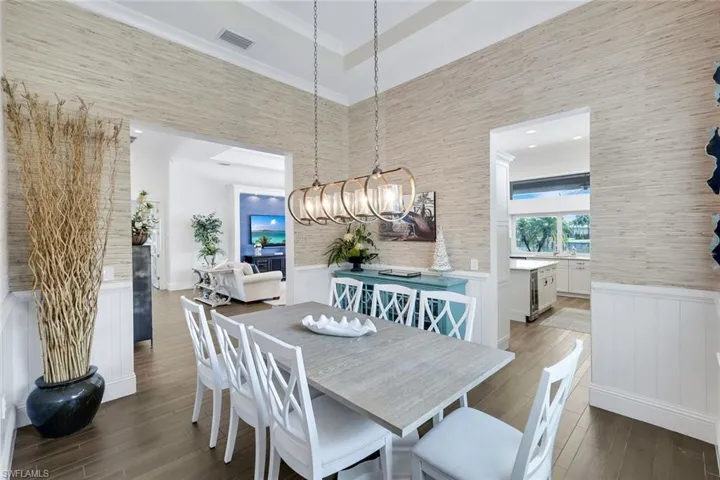 6460 Pembroke Way, Naples, Florida 34113