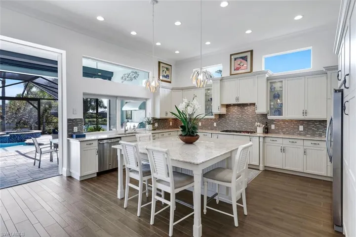 6460 Pembroke Way, Naples, Florida 34113
