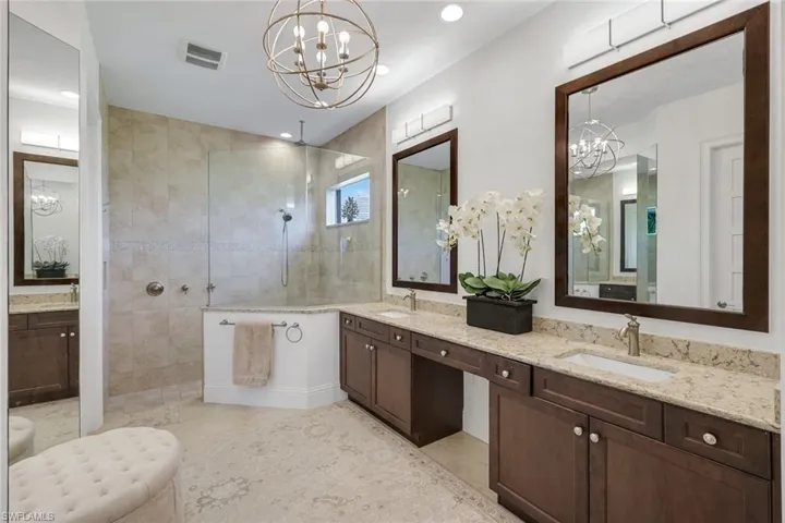 6460 Pembroke Way, Naples, Florida 34113