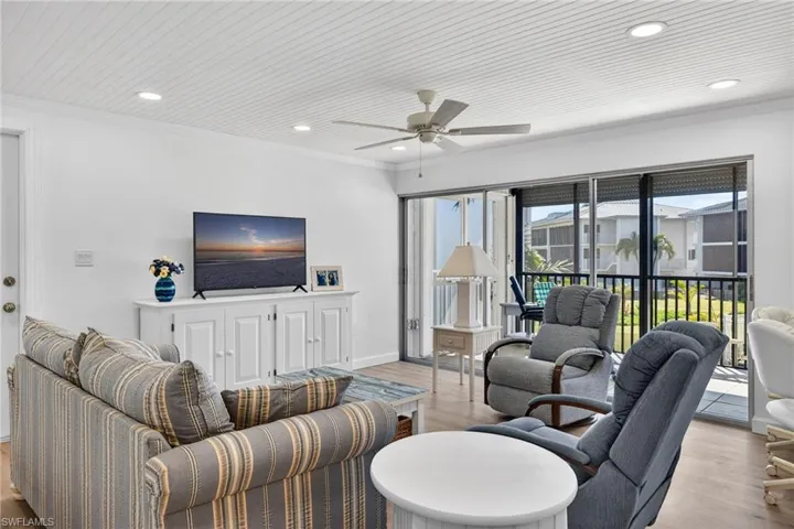 Living room featuring ceiling fan, wood finished floors, recessed lighting, and crown molding