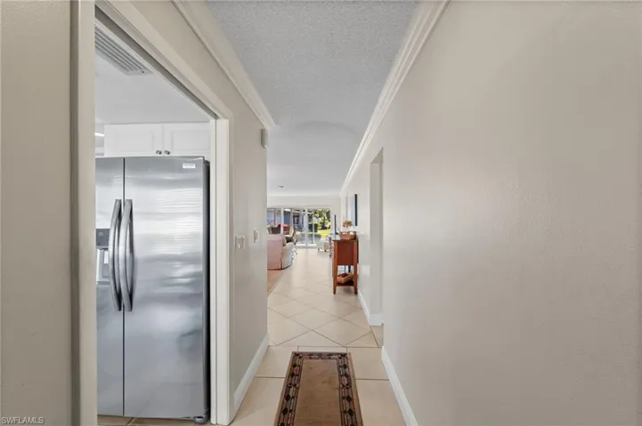 87  Glades  BLVD, Naples, FL 34112
