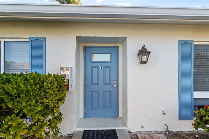 87  Glades  BLVD, Naples, FL 34112
